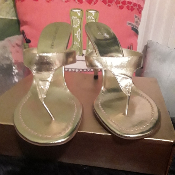 metallic sandals - Picture 2 of 4
